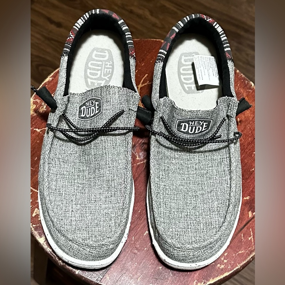 Men’s size 11 Hey Dudes.